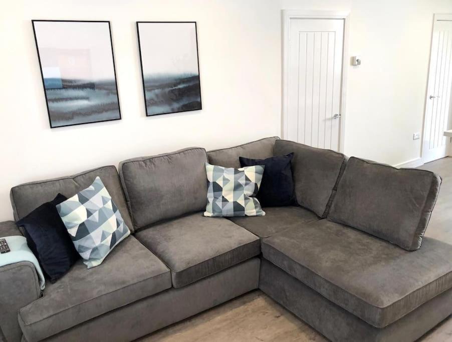 Rhondda Valleys With Breathtaking Riverside Views Llwynypia Extérieur photo