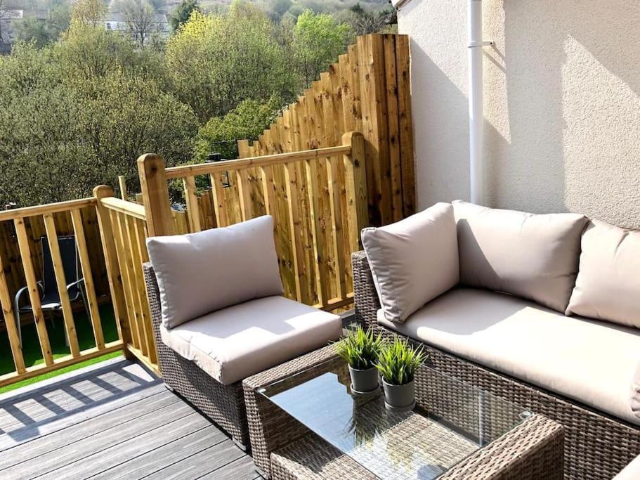 Rhondda Valleys With Breathtaking Riverside Views Llwynypia Extérieur photo