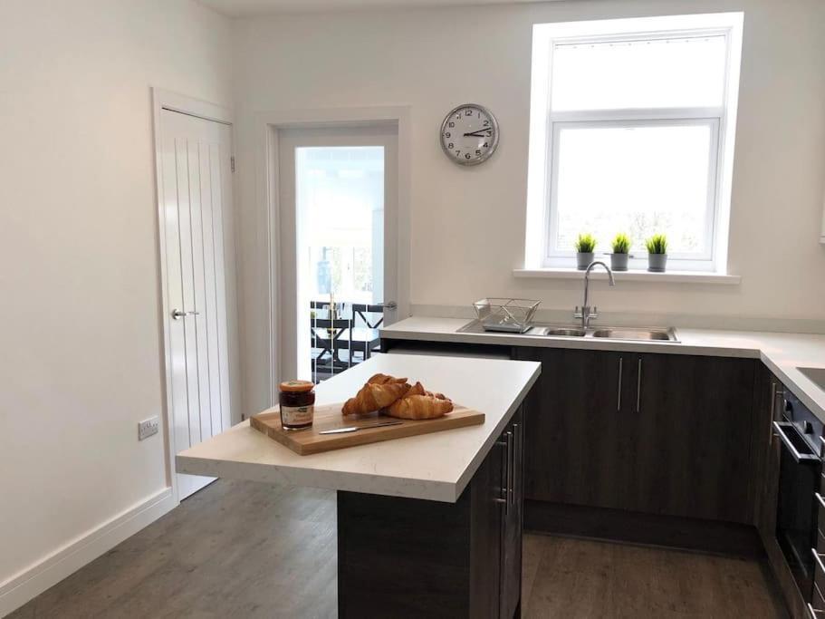 Rhondda Valleys With Breathtaking Riverside Views Llwynypia Extérieur photo