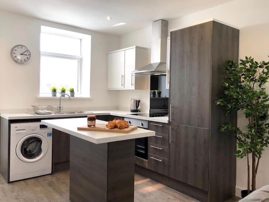 Rhondda Valleys With Breathtaking Riverside Views Llwynypia Extérieur photo